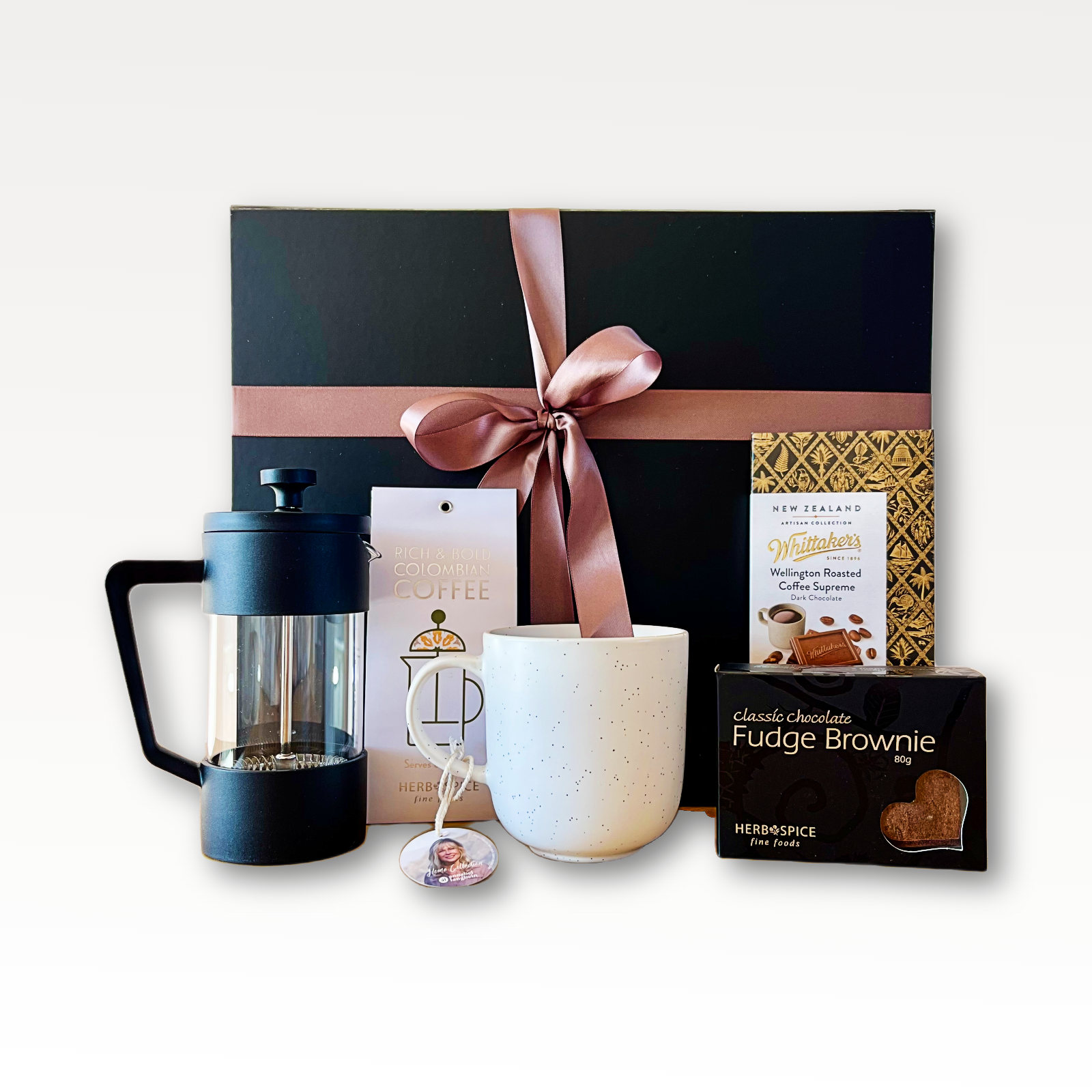 Coffeelovers gift box with coffee plunger, Coffee Good Vibes mug, Colombian coffee, Lindt chocolate, cumin biscuits, and silver spoons.
